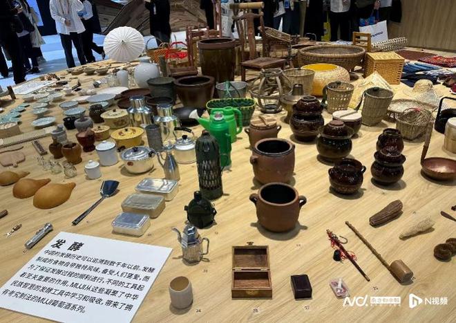 鞋……进博会外商投资中国三大趋势球友会体育机器人教练、叶底藏花跑(图6)