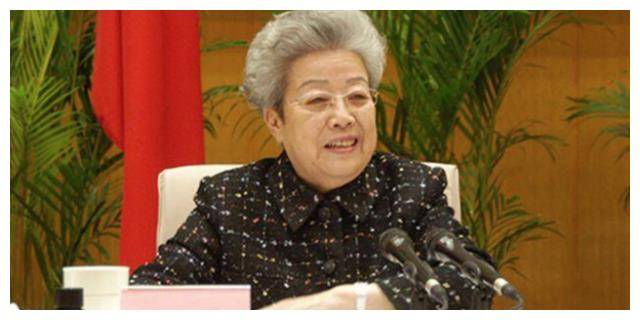 敌人低头道歉女性也霸气十足！qy球友会体育的“”人物让