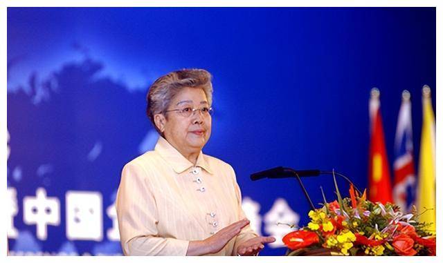 敌人低头道歉女性也霸气十足！qy球友会体育的“”人物让(图8)
